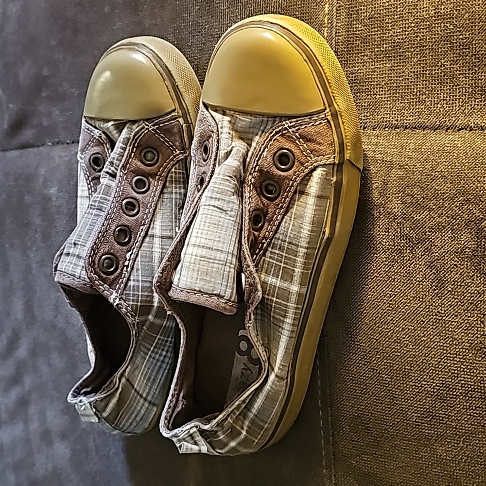 Cute plaid slip on fabric shoes